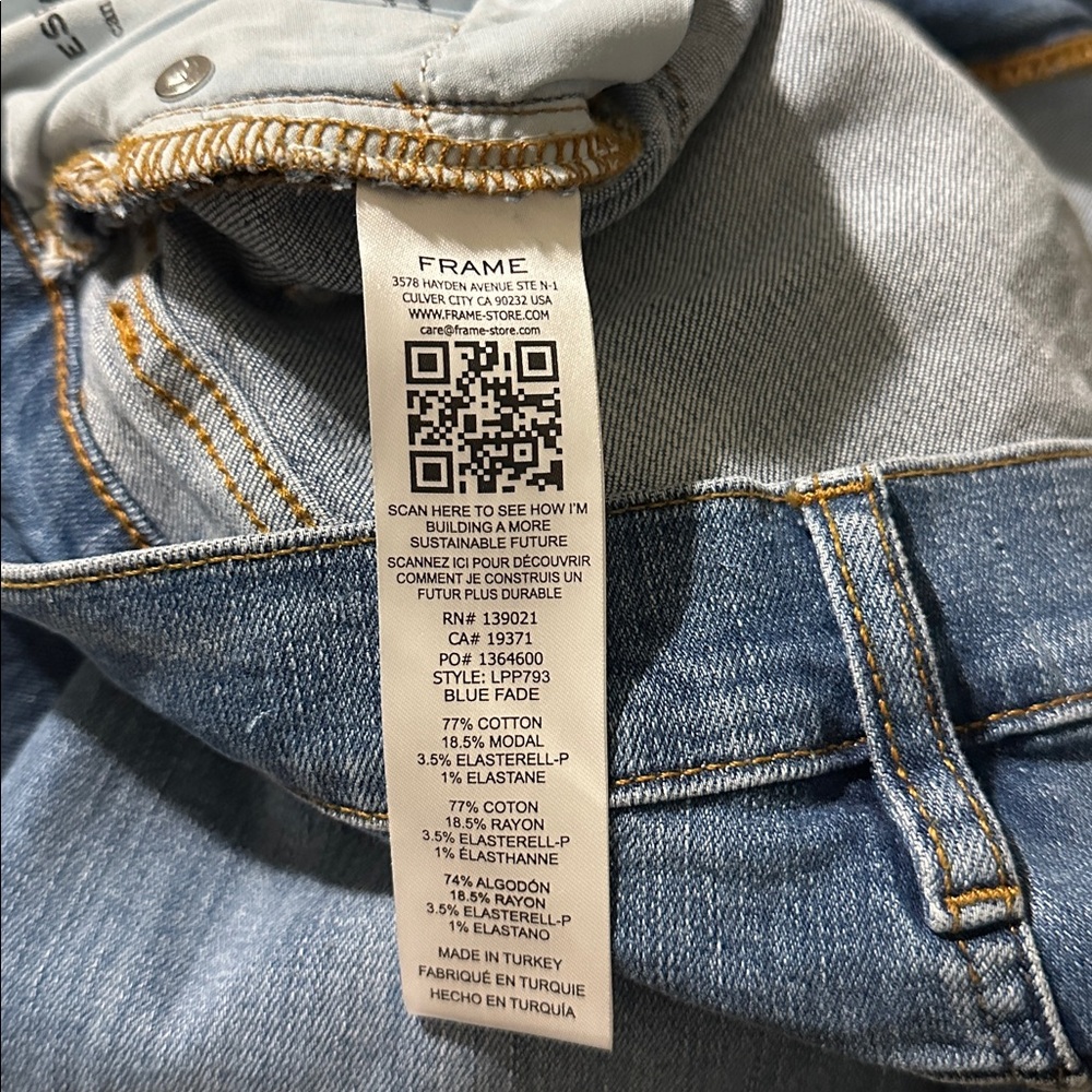 Wide-Leg Blue Jeans - Picture 6 of 6